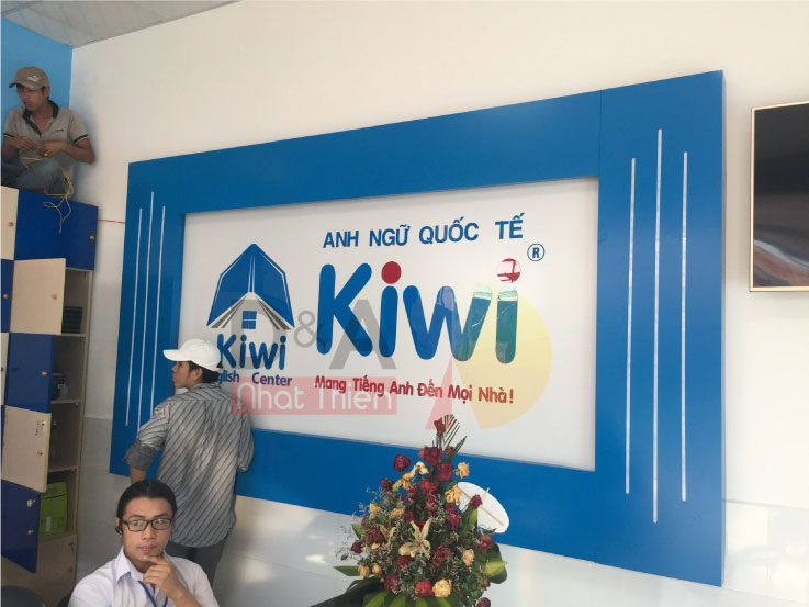Trang trí vách lễ tân