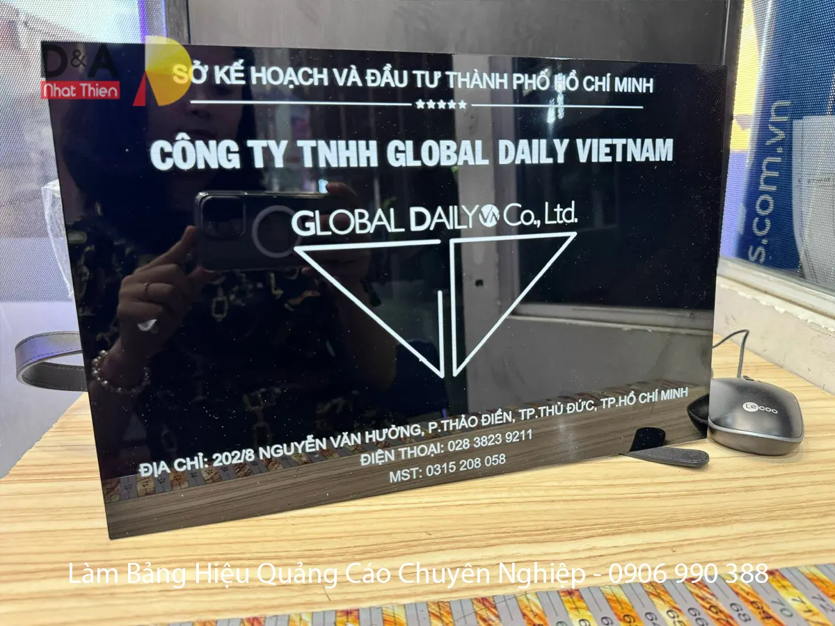 bảng hiệu công ty mica