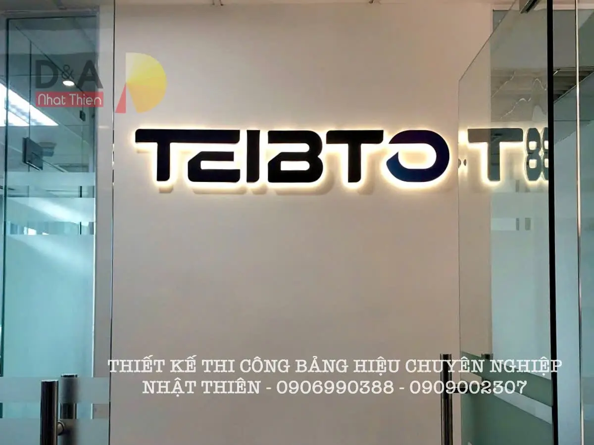 logo hộp đèn tại sảnh đón khách công ty Teibto quận 3 TPHCM