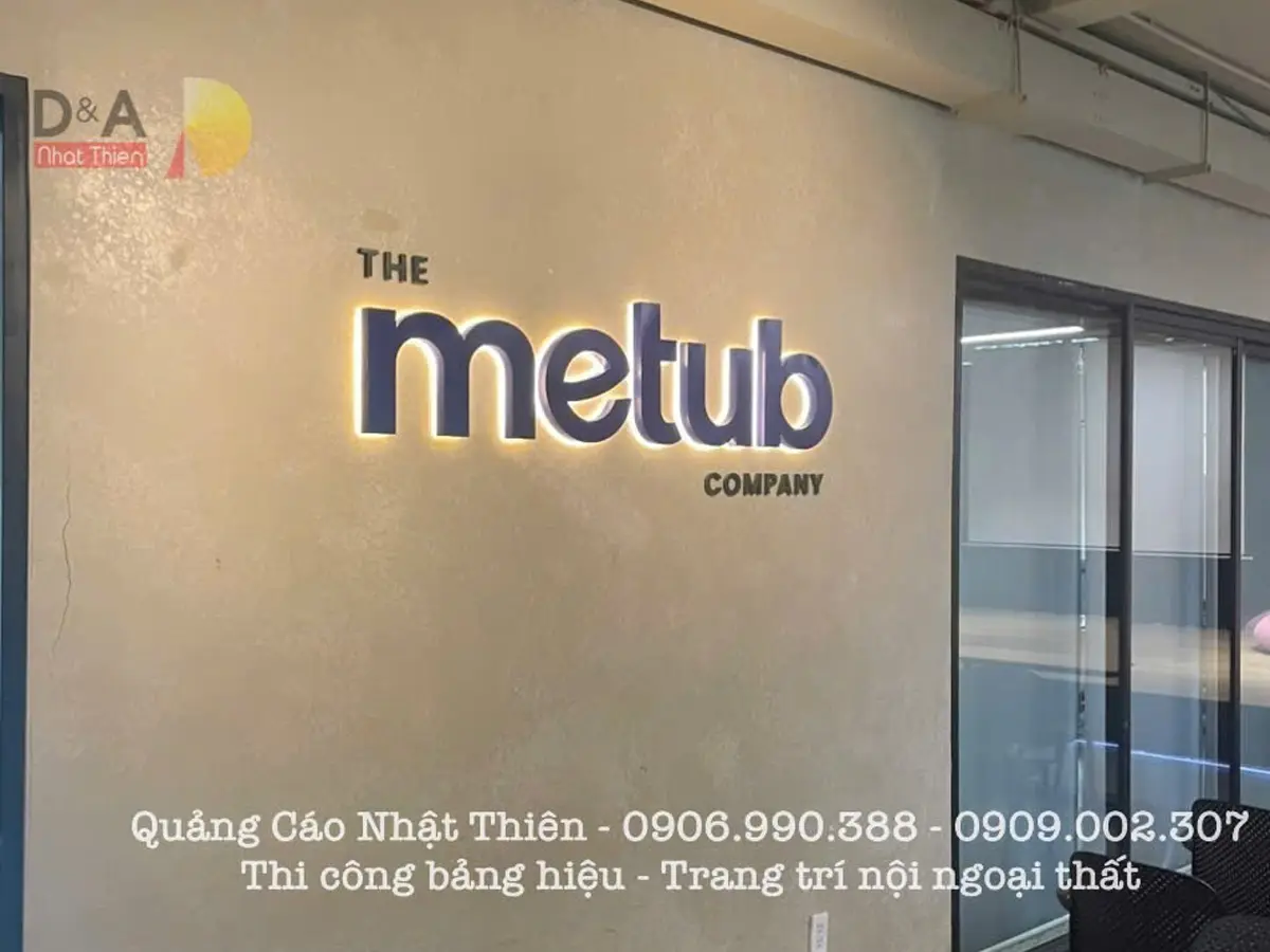 logo đèn led sáng chân chữ