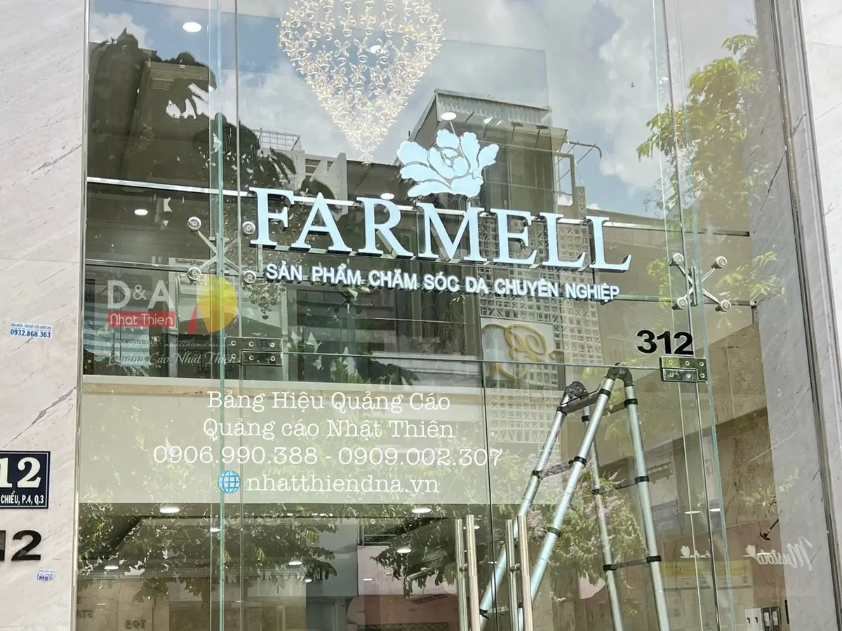 thi công logo mặt tiền cho công ty Farmell tại TPHCM
