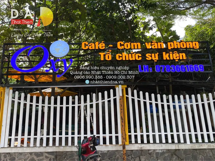 bảng hiệu khung sắt chữ nổi đèn led quán cơm tphcm