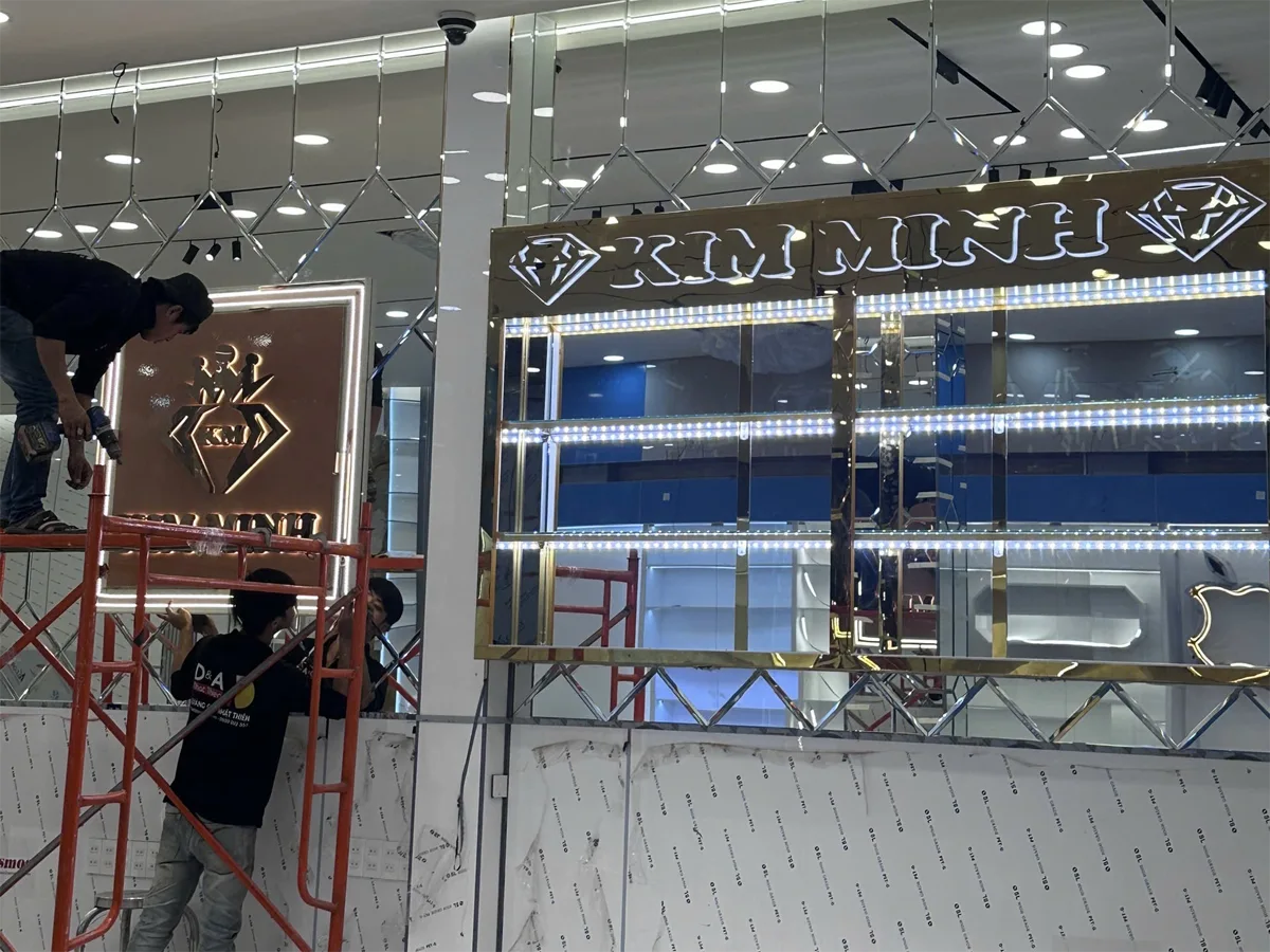 lắp đặt nội thất cửa hàng