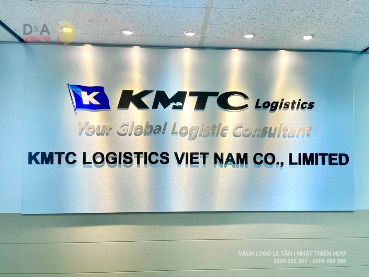 vách logo lễ tân