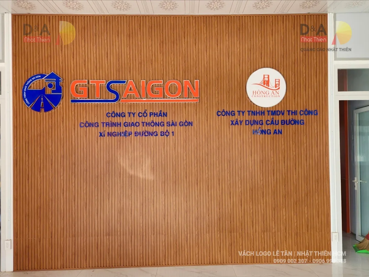vách logo giả gỗ