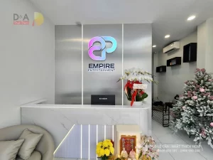 vách logo lễ tân cao cấp