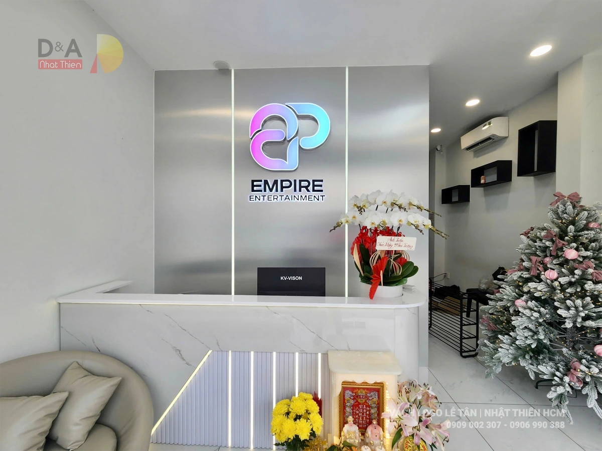 vách logo lễ tân cao cấp
