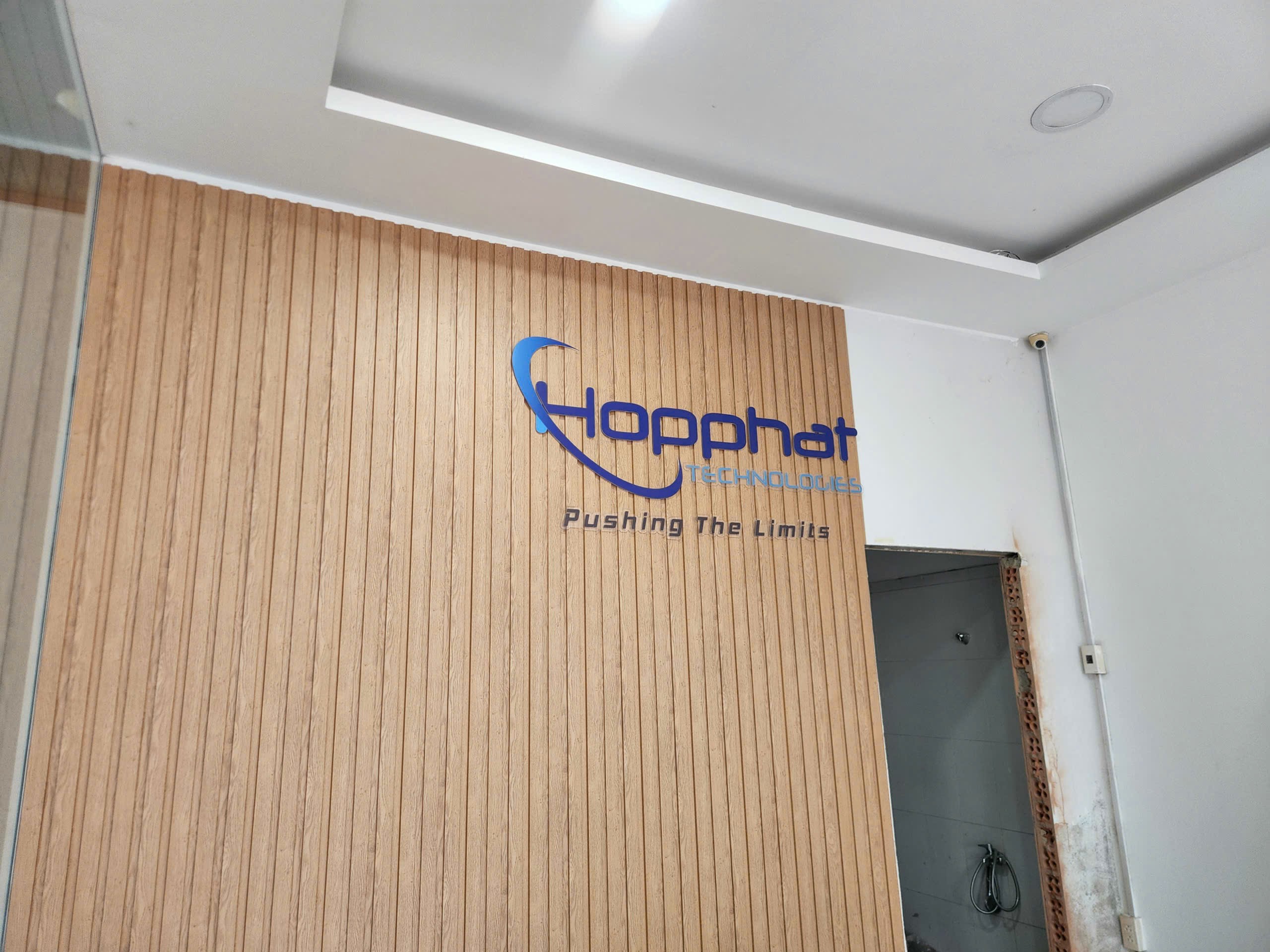 thi công logo công ty Hợp Phát cho chi nhánh Bình Phước