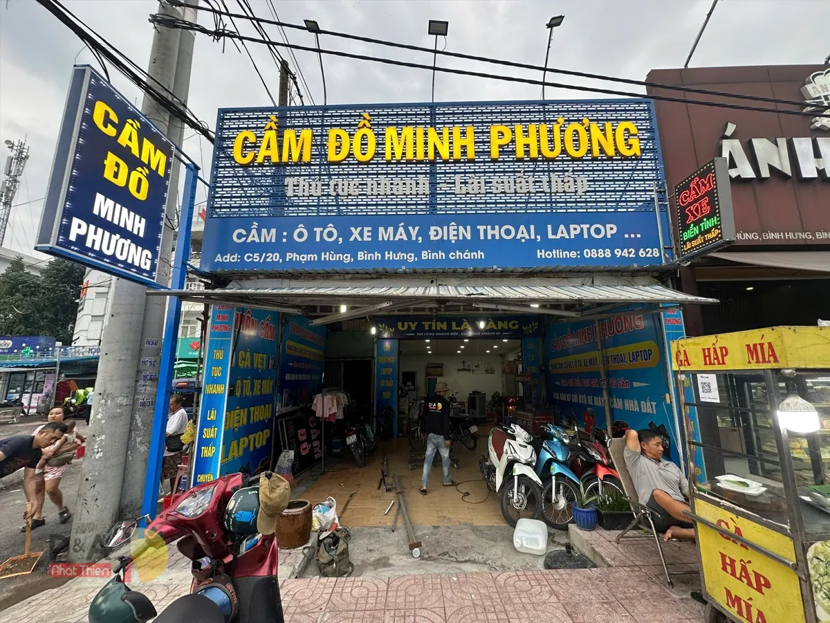 Mặt tiền cửa hàng Minh Phương sau khi nâng cấp bảng hiệu nhận diện thương hiệu.
