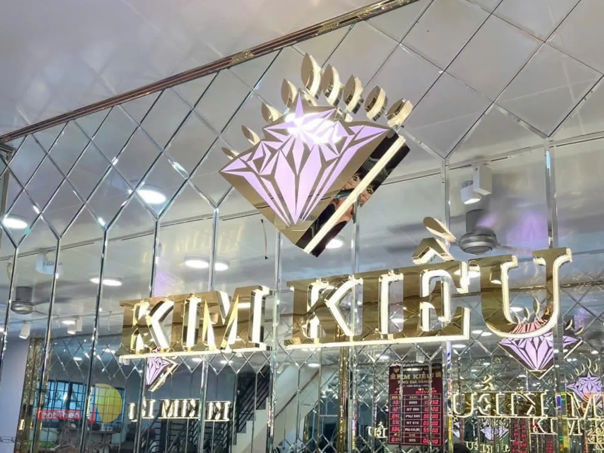 cải tạo nội thất cửa hàng kinh doanh vàng và nâng cấp logo nhận dạng thương hiệu